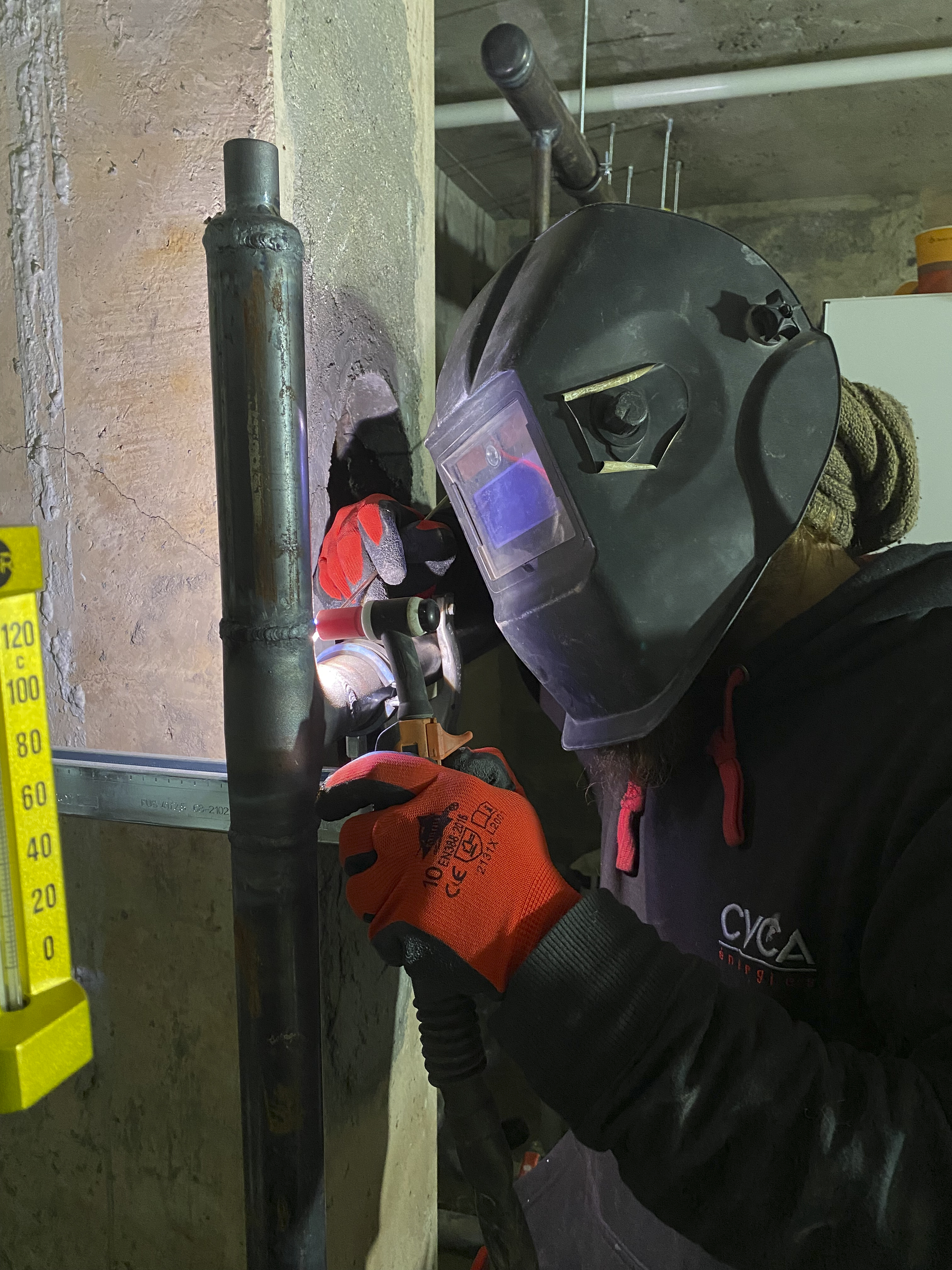 Photo d'un soudeur de CVCA Energies